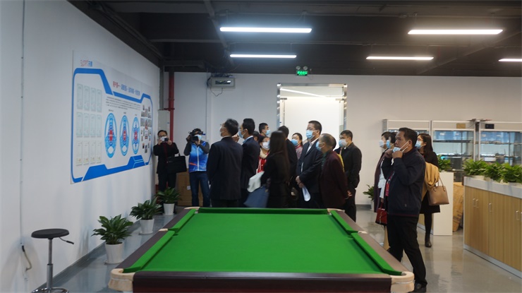 向视察团阐述讯鹏企业文化