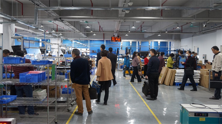 视察团参观讯鹏工厂